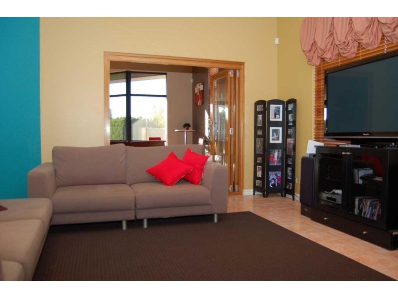 5 BUTIA Mews, Woodvale WA 6026