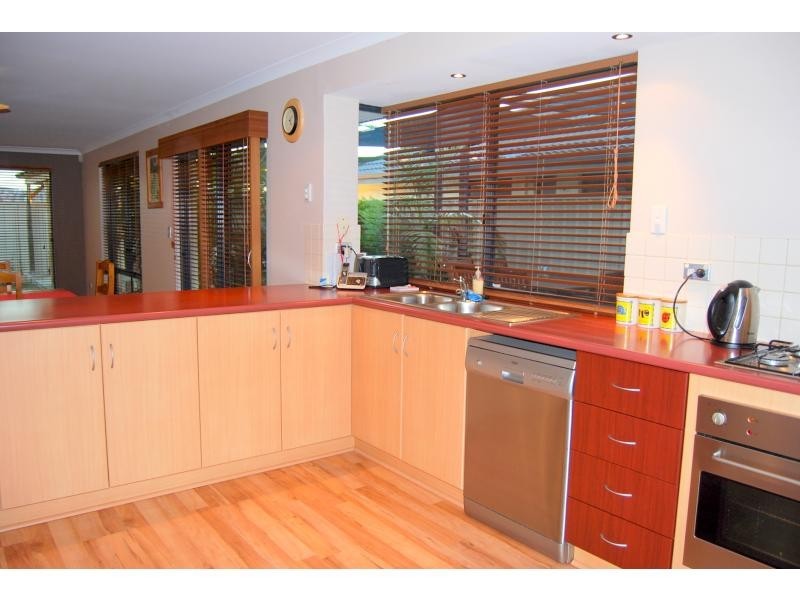 19 Silica Road, Wattle Grove WA 6107