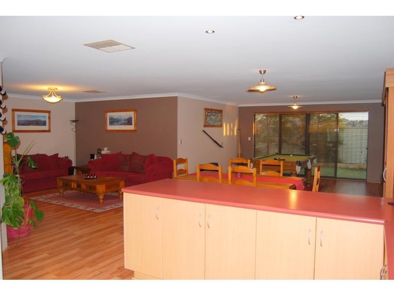 19 Silica Road, Wattle Grove WA 6107