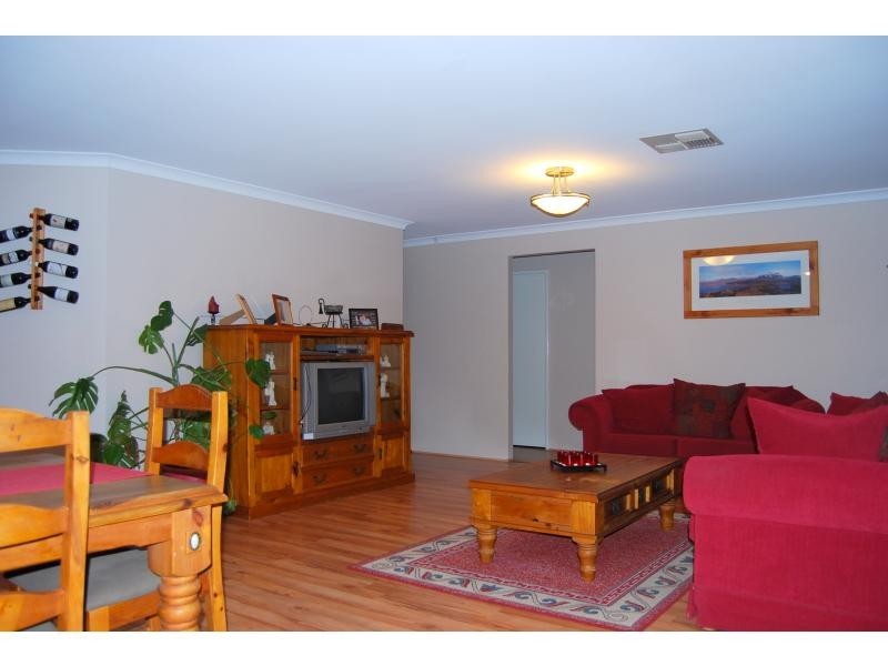 19 Silica Road, Wattle Grove WA 6107