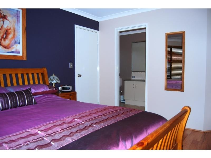 19 Silica Road, Wattle Grove WA 6107