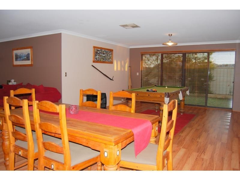 19 Silica Road, Wattle Grove WA 6107