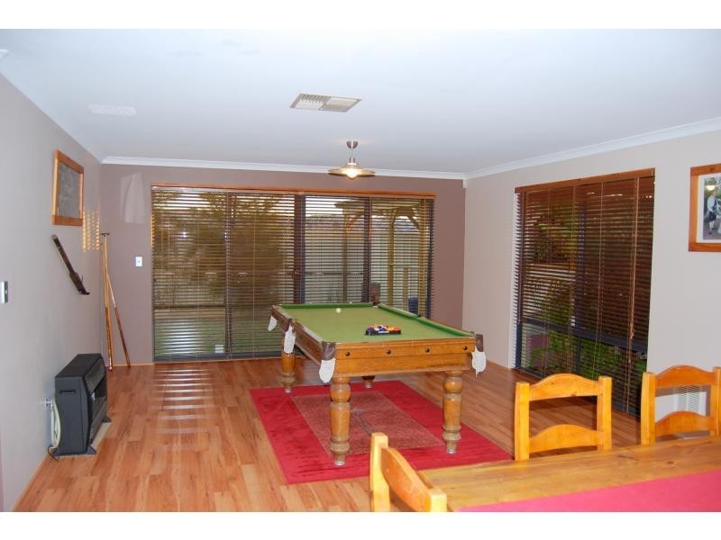 19 Silica Road, Wattle Grove WA 6107