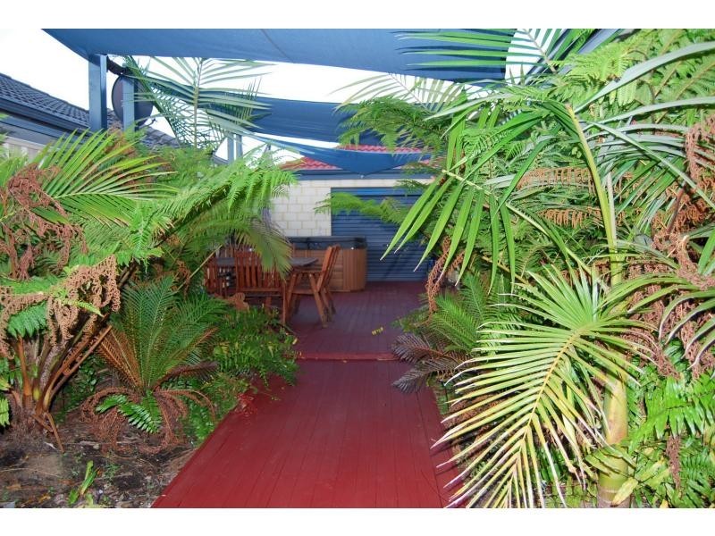 19 Silica Road, Wattle Grove WA 6107