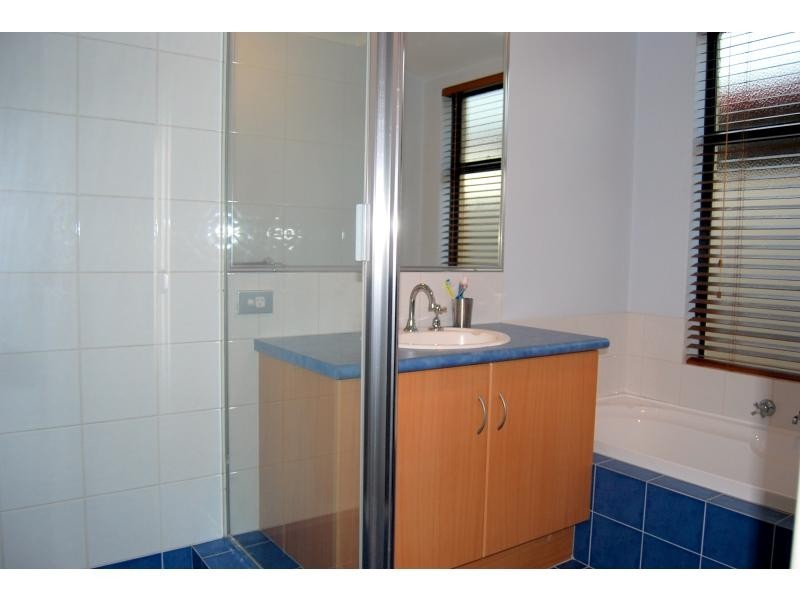 19 Silica Road, Wattle Grove WA 6107