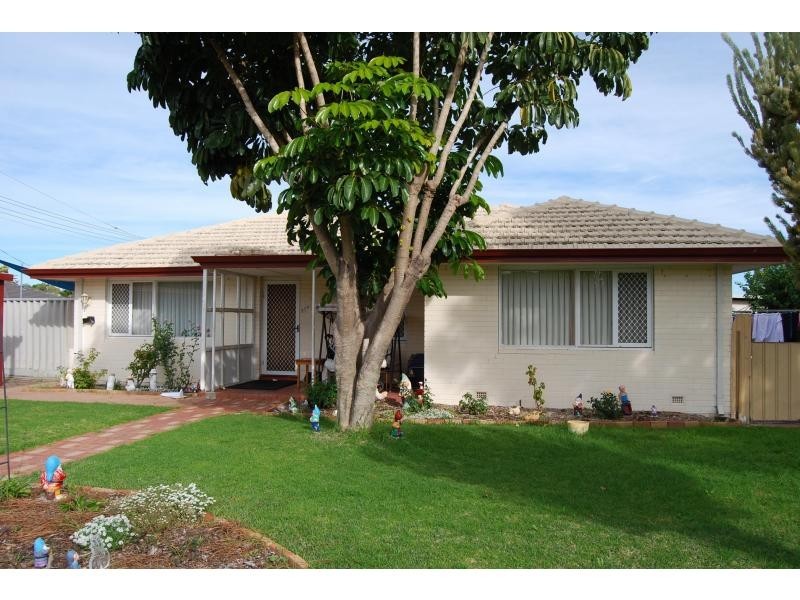 33 Braithwaite Road, Lockridge WA 6054