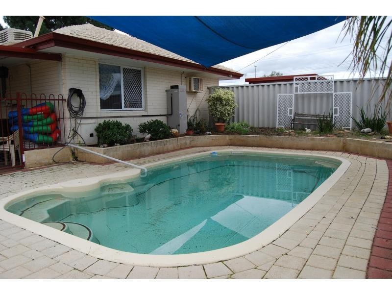 33 Braithwaite Road, Lockridge WA 6054