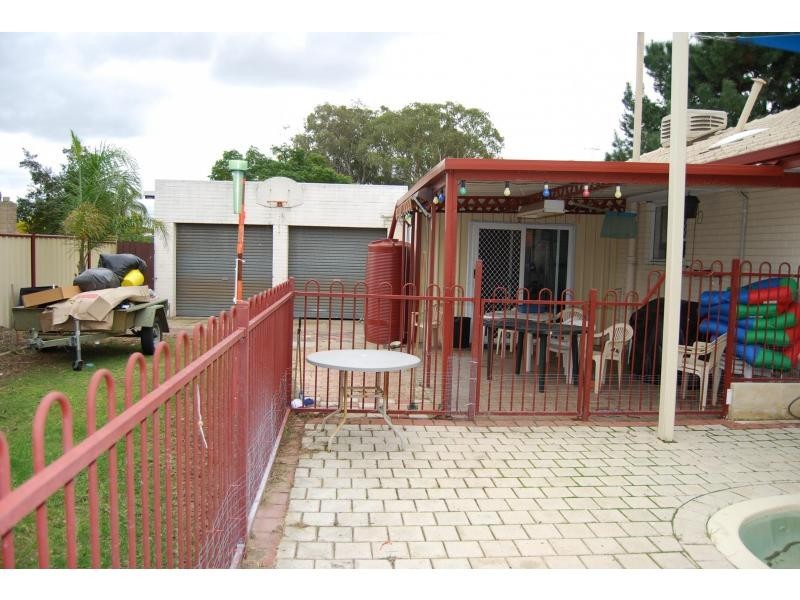 33 Braithwaite Road, Lockridge WA 6054