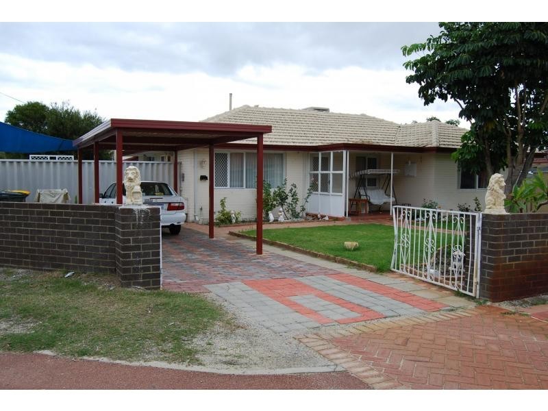 33 Braithwaite Road, Lockridge WA 6054