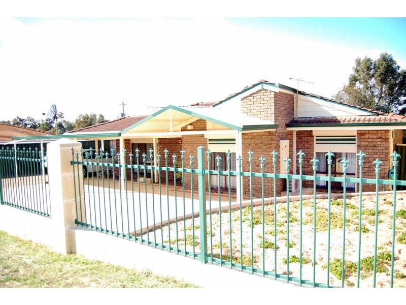 4 Bannerman Court, Marangaroo WA 6064
