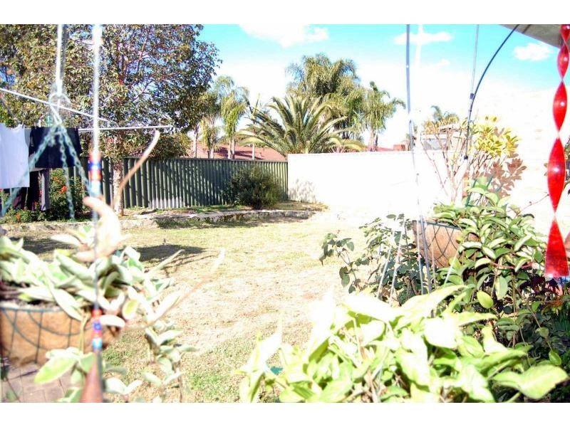 4 Bannerman Court, Marangaroo WA 6064