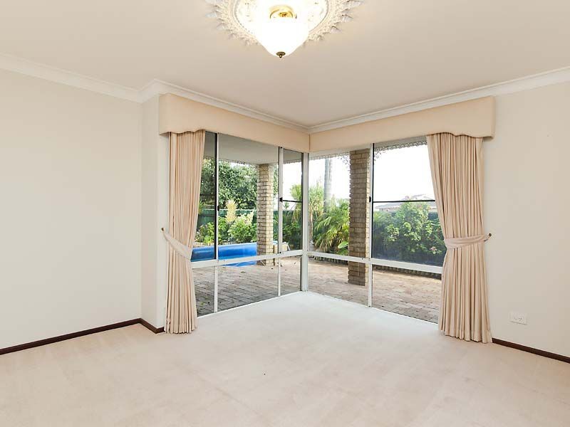 6 Tallis Close, Hillarys WA 6025