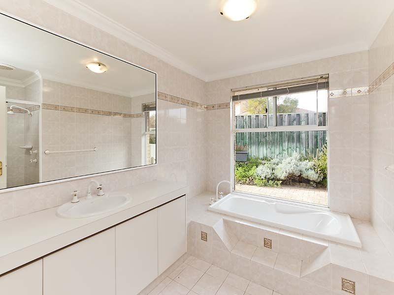 6 Tallis Close, Hillarys WA 6025