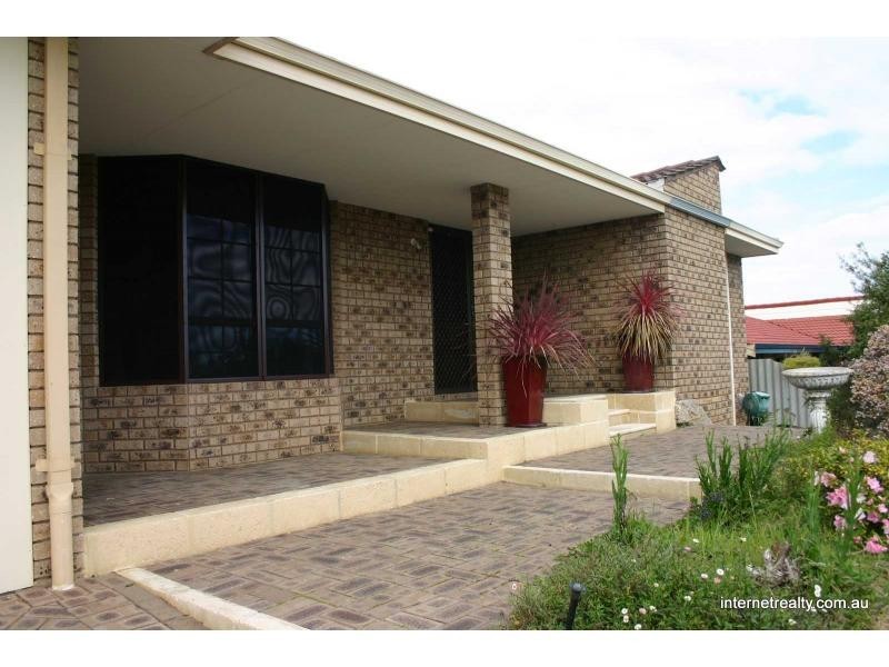 8 Edwin Street, Kingsley WA 6026