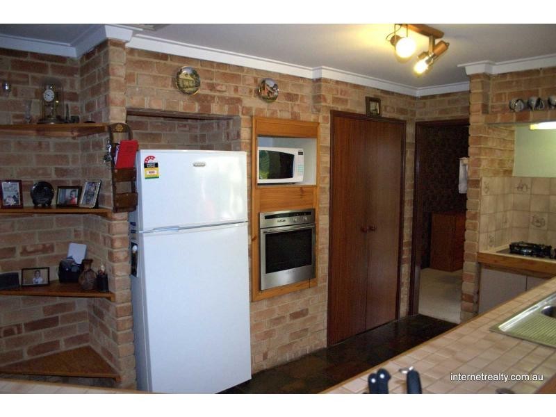 8 Edwin Street, Kingsley WA 6026