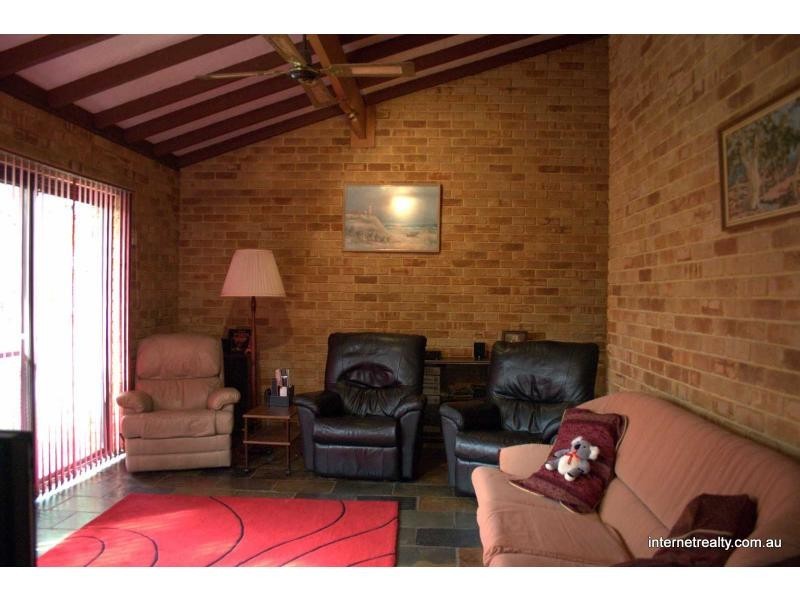 8 Edwin Street, Kingsley WA 6026