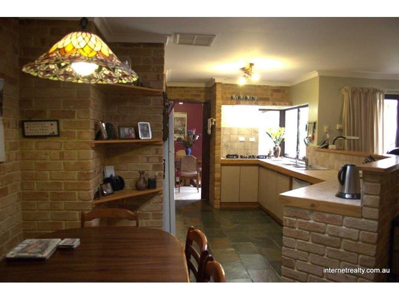 8 Edwin Street, Kingsley WA 6026