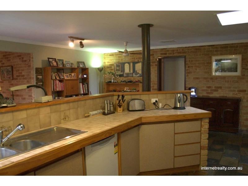 8 Edwin Street, Kingsley WA 6026