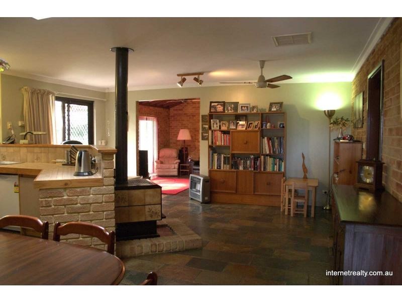 8 Edwin Street, Kingsley WA 6026