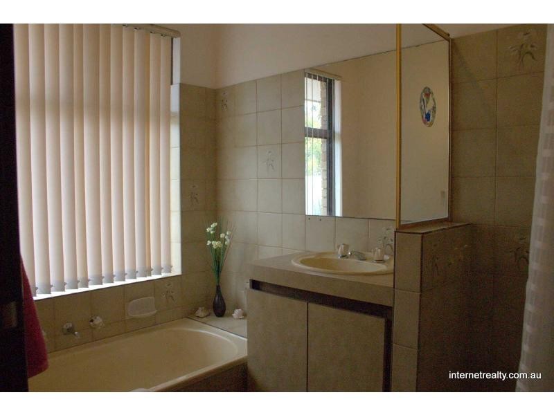 8 Edwin Street, Kingsley WA 6026