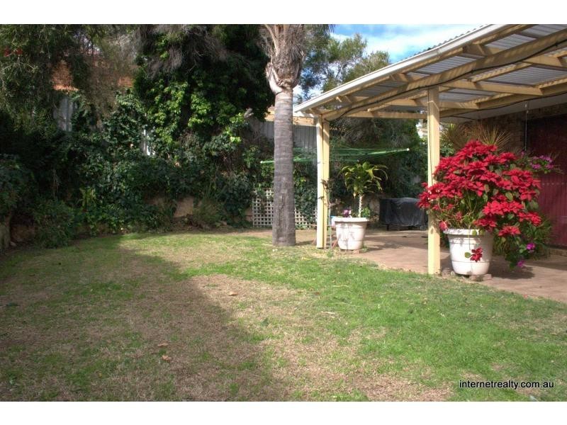 8 Edwin Street, Kingsley WA 6026