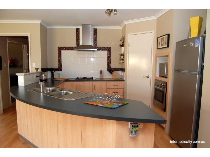 64 Sacramento Parade, Hocking WA 6065