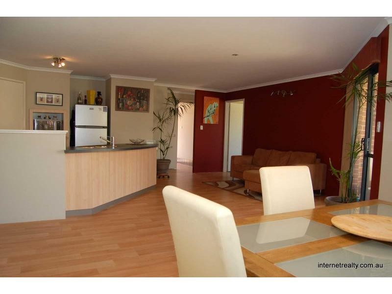 64 Sacramento Parade, Hocking WA 6065