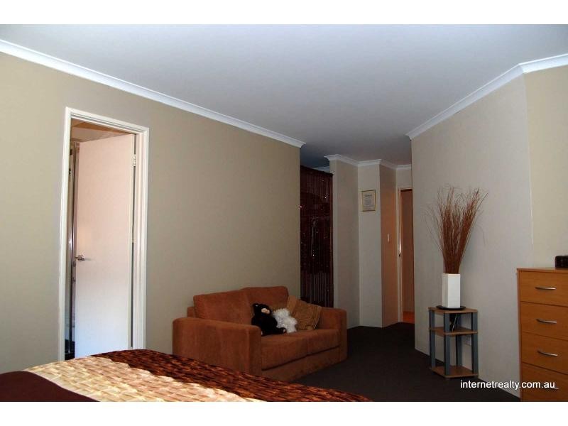 64 Sacramento Parade, Hocking WA 6065