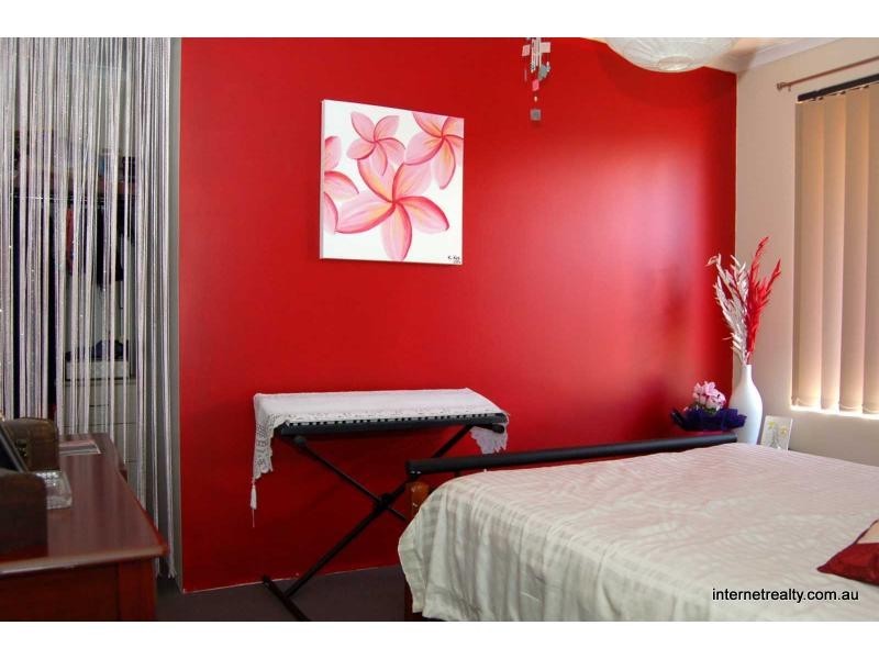 64 Sacramento Parade, Hocking WA 6065