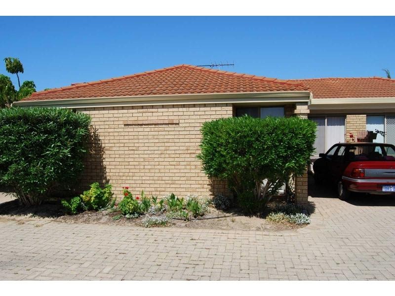 2/96 Simpson Avenue, Rockingham WA 6168