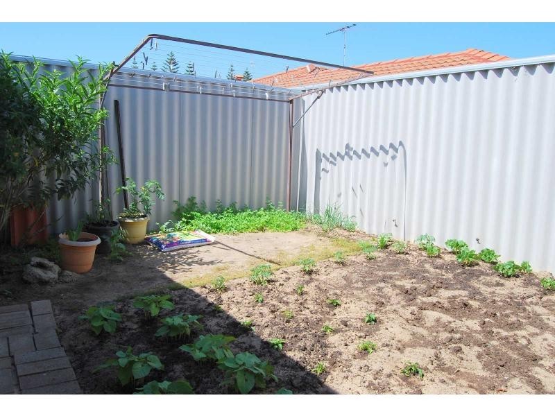 2/96 Simpson Avenue, Rockingham WA 6168