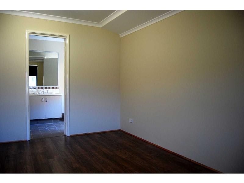 10 Daintree Loop, Bertram WA 6167