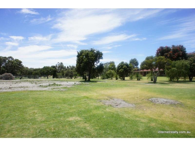 21 CLUBHOUSE Lane, Gnangara WA 6077