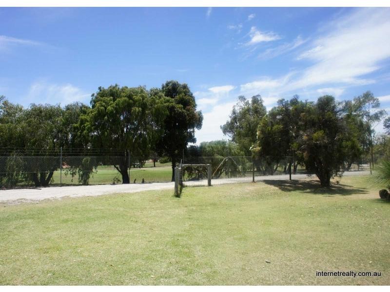 21 CLUBHOUSE Lane, Gnangara WA 6077