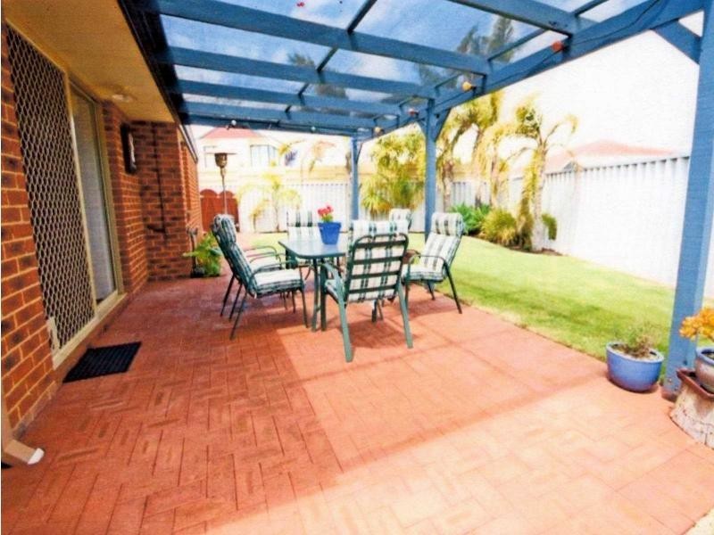 1/4 Tern Court, Halls Head WA 6210