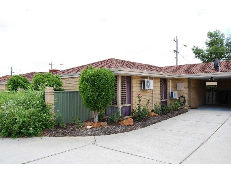 Duplex UNIT 4/10 Farnaby Lane, Beckenham WA 6107