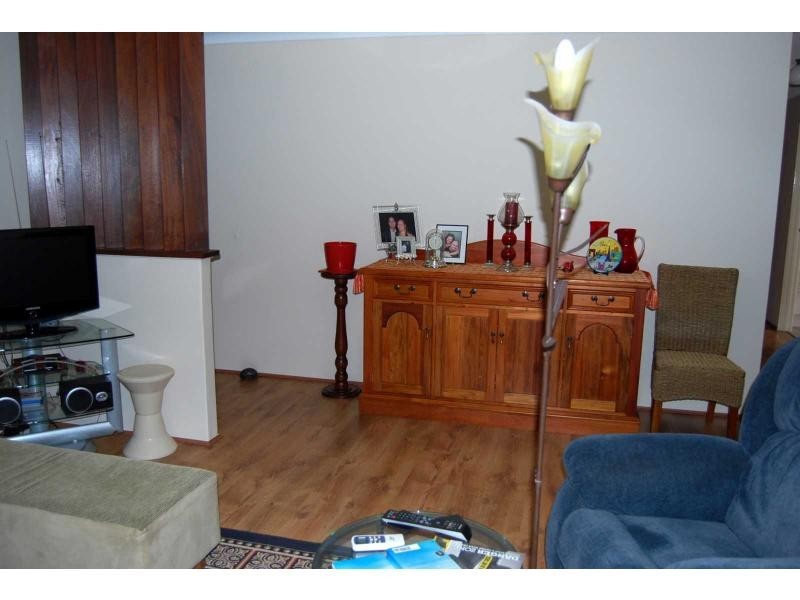 Duplex UNIT 4/10 Farnaby Lane, Beckenham WA 6107