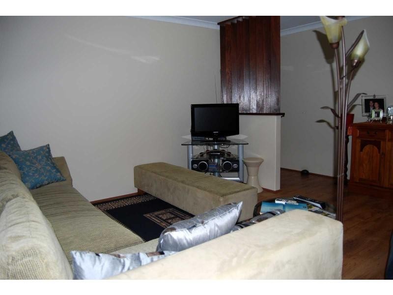 Duplex UNIT 4/10 Farnaby Lane, Beckenham WA 6107