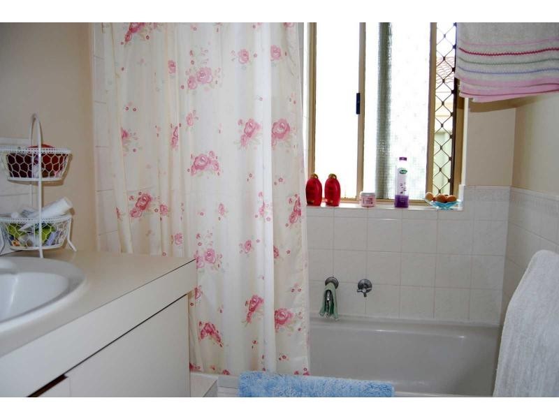 Duplex UNIT 4/10 Farnaby Lane, Beckenham WA 6107