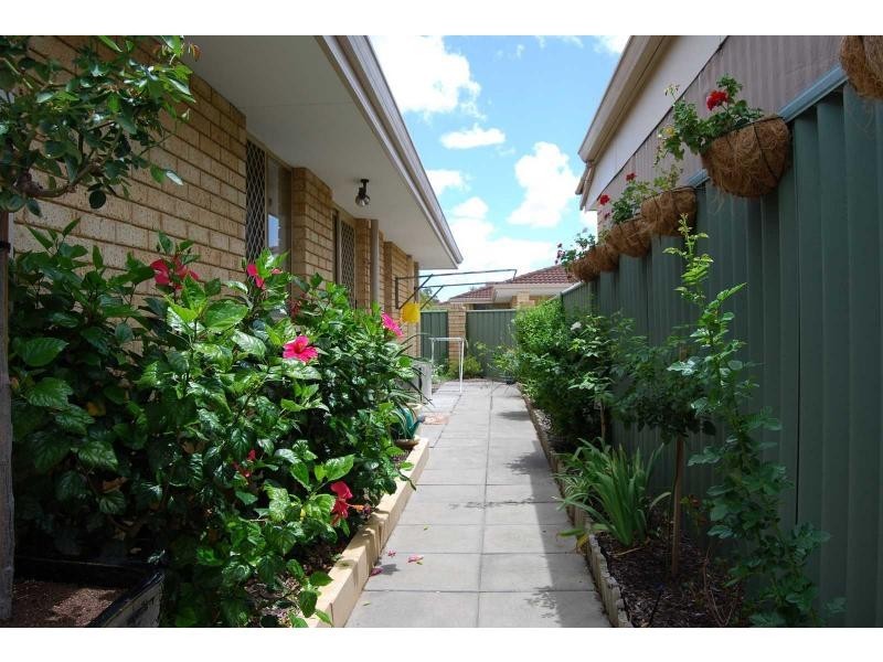 Duplex UNIT 4/10 Farnaby Lane, Beckenham WA 6107