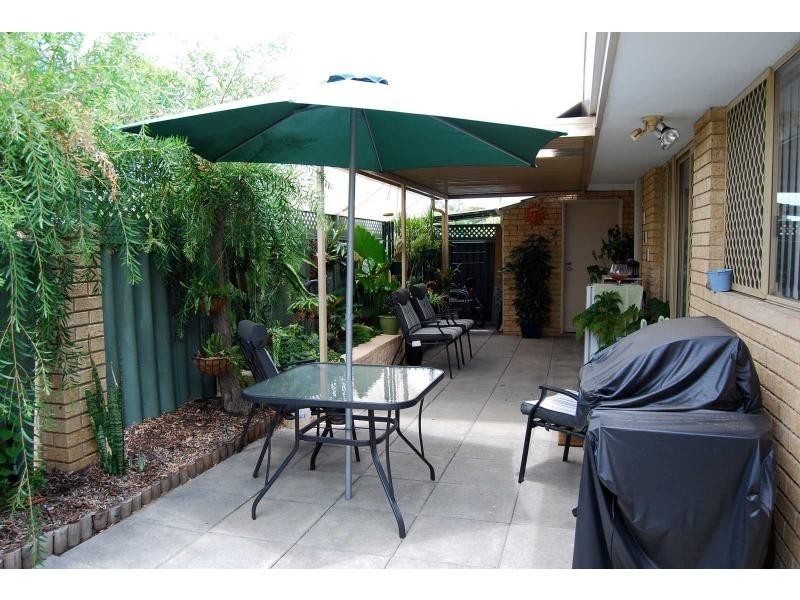 Duplex UNIT 4/10 Farnaby Lane, Beckenham WA 6107