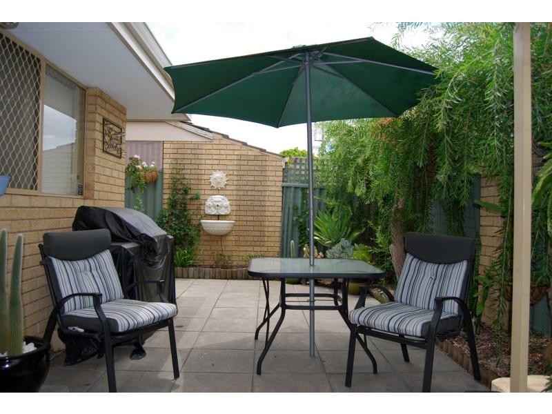 Duplex UNIT 4/10 Farnaby Lane, Beckenham WA 6107