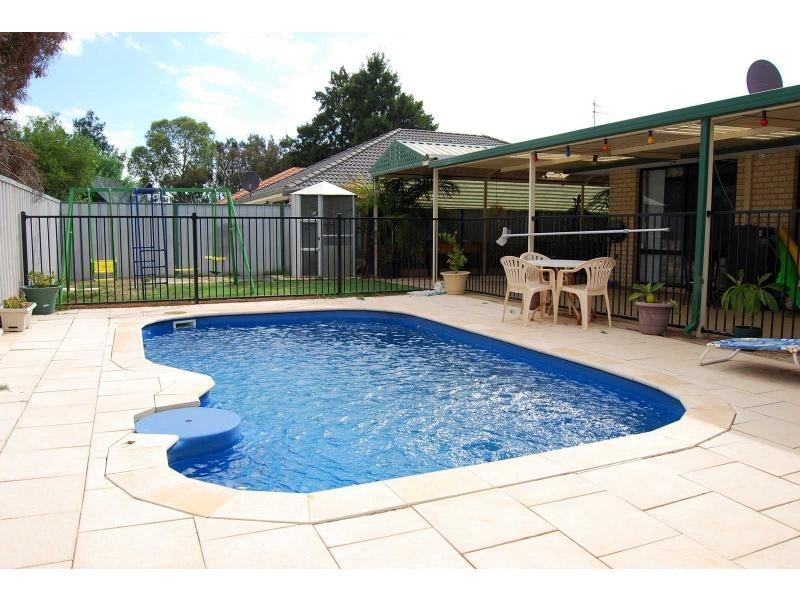 16 McLean Road, Canning Vale WA 6155