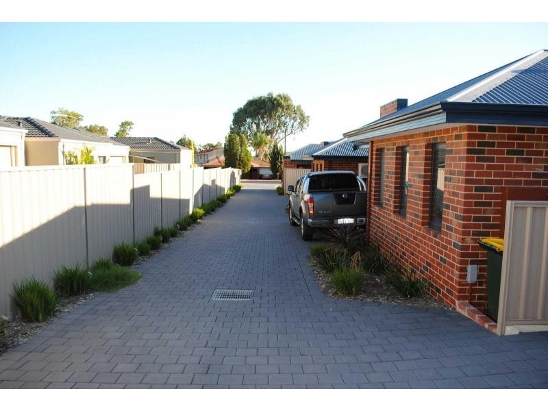 17D LOUGHTON Way, Balga WA 6061