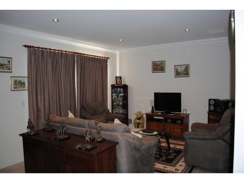 17D LOUGHTON Way, Balga WA 6061