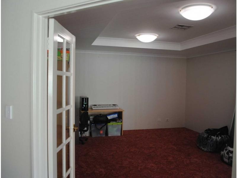 43 RAYNER Drive, Landsdale WA 6065