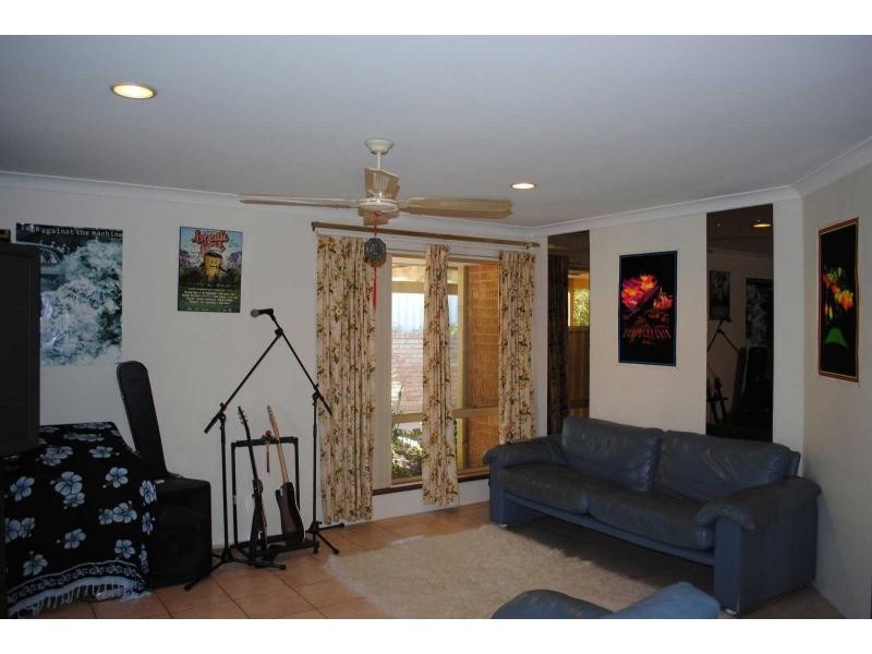 27 Craigie Drive, Beldon WA 6027