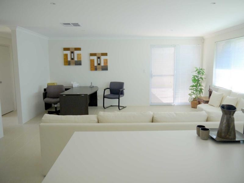 9 Cortona Grove, Sinagra WA 6065