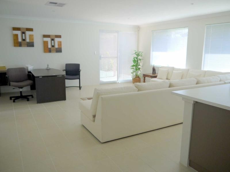 9 Cortona Grove, Sinagra WA 6065