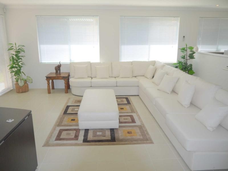 9 Cortona Grove, Sinagra WA 6065